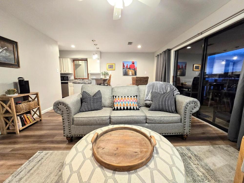 Serene Lakefront Retreat